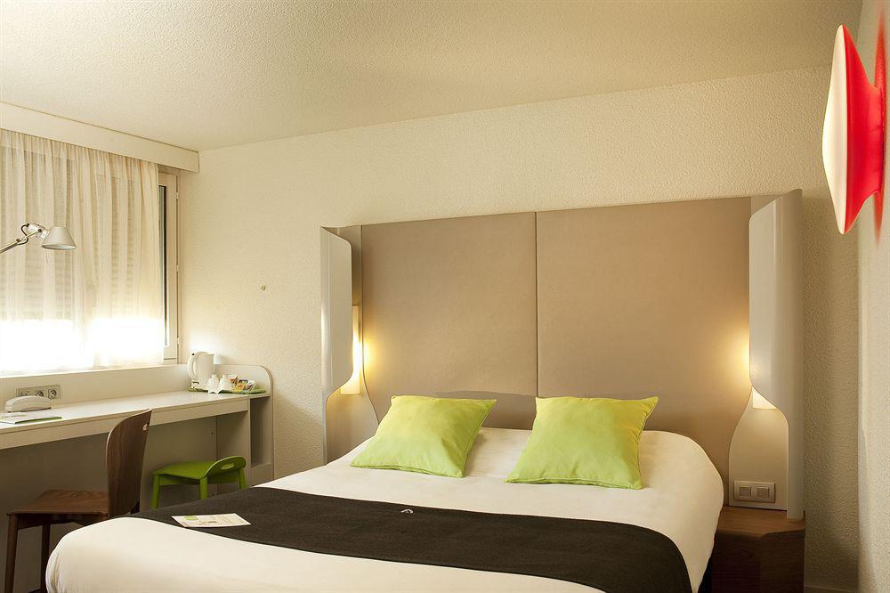 Campanile Biarritz Hotel Room photo